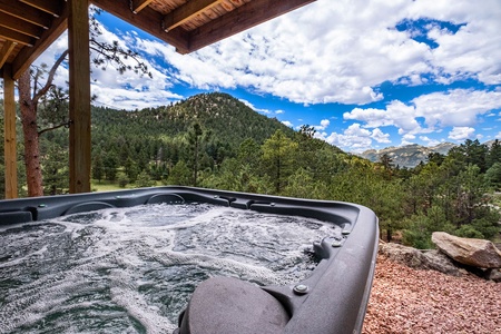 Eldondale Estes Park Hot tub with a mountain view