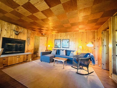 Chasm Cabin Estes Park, View of the living room as you walk in the front door.