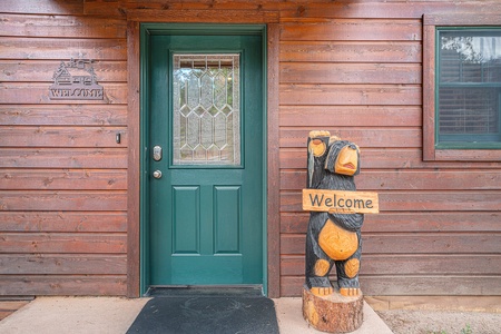 Solitude Cabins by SkyRun, Bear Den, bear statue greeter