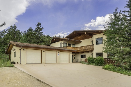 H7 at Hope Mountain Estes Park, Front view of this amazing property!