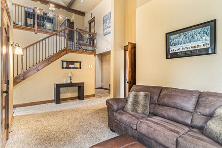 Timber Mountain Retreat Estes Park, Queen sleeper sofa in lower level entry/living area.