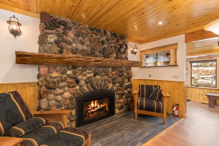 Cozy gas fireplace, sit down and relax near the fire.