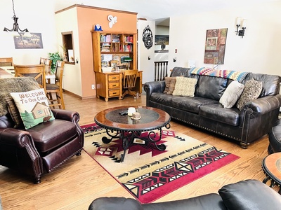 Heavenly Pines Estes Park, Cozy spacious living room