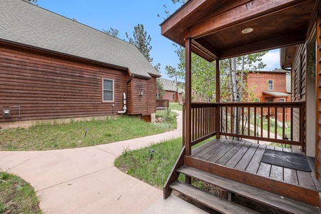 Front entrance to the cabin.