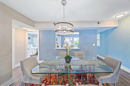 Gorgeous dining room perfect for a family dinner or gathering