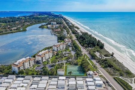 Arial Photo of Buttonwood Cove Arial Photo of Buttonwood Cove Arial photo of beach, bay and Buttonwood Cove condos.