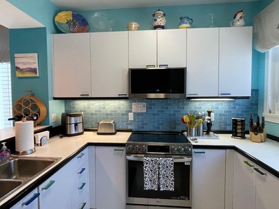 Brand new stove, fully equipped kitchen