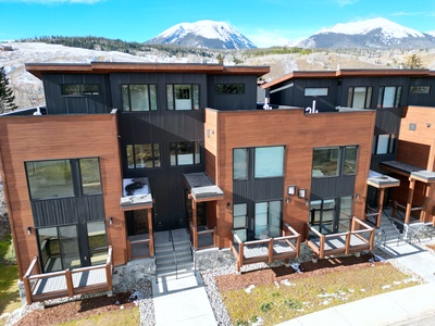 Beautiful modern townhome with great mountain views.