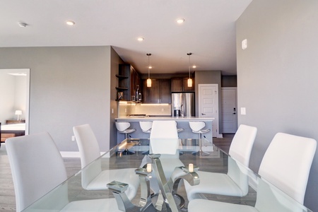 Beautiful dining room table with seating for 6.