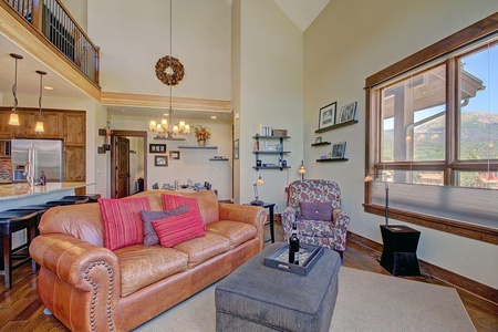 Great room with plenty of seating Beautifully appointed living area that provides plenty of seating for everyone.