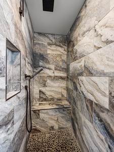 Large shower with rain showerhead