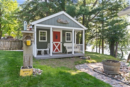 Charming "she shed" office next to main home