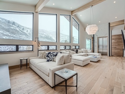 Huge living rooms with widows designed to see the entirety or the mountains