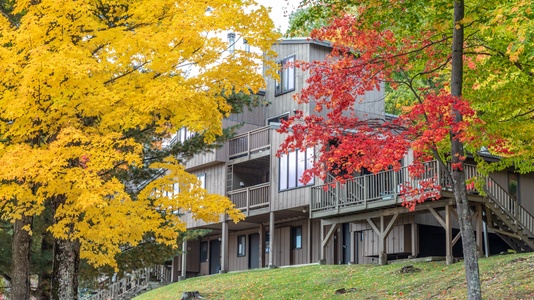 North Lynx Complex and easy shuttle to slopes of sugarbush.