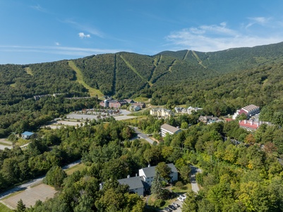 Cozy condo just minutes from Sugarbush slopes and trails