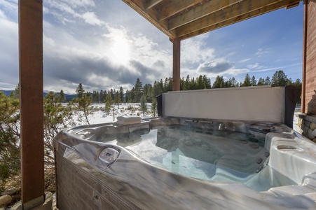 Private Hot Tub with extraordinary mountain views