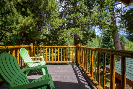 - Scenic balcony overlooking tall trees with fresh mountain air breeze   - Relax in comfortable chairs while enjoying views of forest surroundings   - Serene outdoor spot perfect for morning coffee or evening stargazing