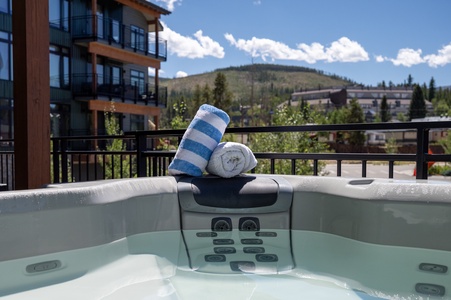 Enjoy the Mountain Views from your Private Hot Tub