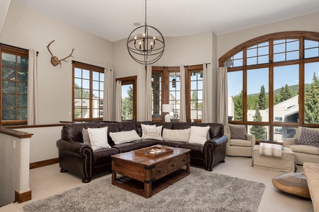 Open living space for the whole family. Relax by the fireplace and catch mountain views from the living room