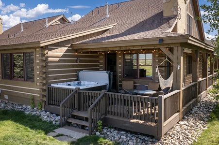 Private hot tub and fire pit all with amazing views!