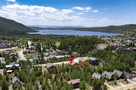 Walking distance to downtown Grand Lake!