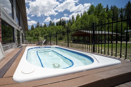 Clubhouse Outdoor Hot Tub