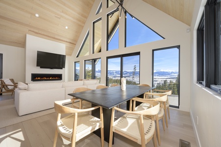 Stunning Mountain Views in open living space