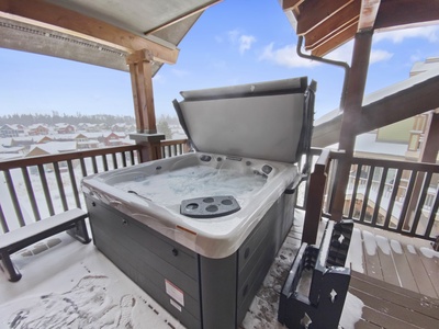 Private Hot Tub with a view!