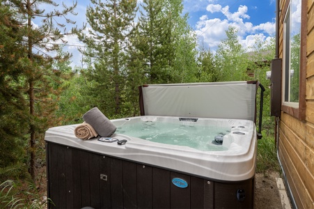 Your own private hot tub with views!