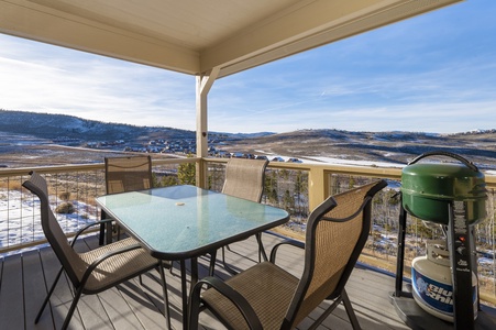 Outdoor Dining with panoramic views!
