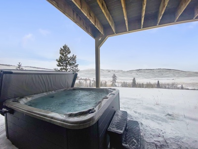 Private Hot Tub with gorgeous mountain views