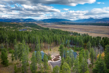 Stunning Mountain escape with two cabins for you family and friends to enjoy