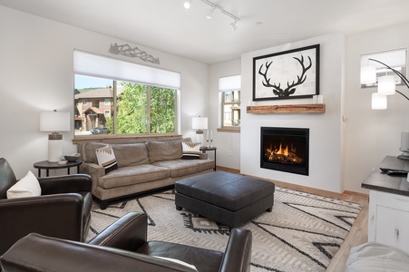 Kick off your hiking boots and relax in the cozy living room around the fireplace