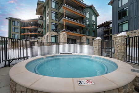 - Heated outdoor hot tub with mountain scenery   - Perfect spot for après ski relaxation and stargazing   - Resort style amenities steps away from your stay