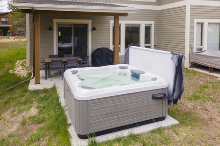 Great Outdoor Space with Private Hot Tub and panoramic views