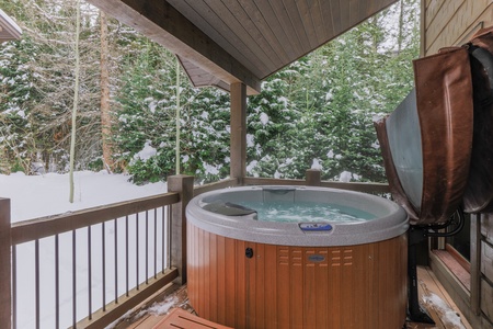 Private Hot Tub to relax after a day on the mountain