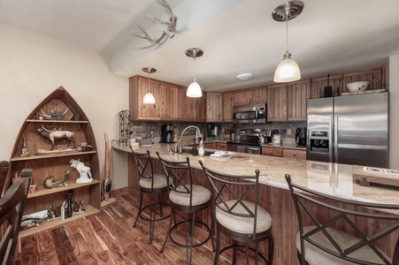 Open floor plan with a breakfast bar and 4 chairs