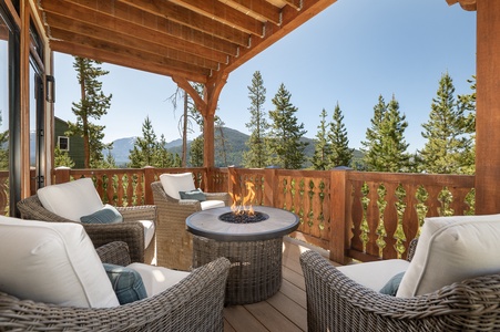 Gas firepit on main floor deck to gaze at the starlit sky over the gorgeous lakes