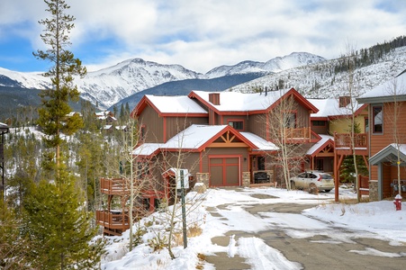 Corner Town home with Continental Divide Views!