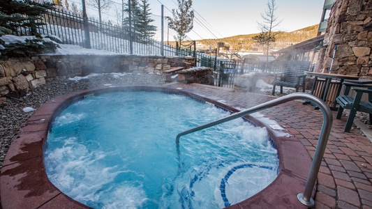 Outdoor hot tub Community