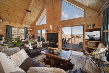 Panoramic Mountain Views with beautiful Decor