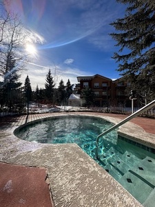 Community hot tub, hot and ready to soothe those sore muscles after a day of adventuring