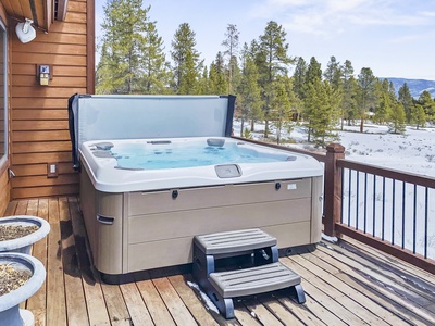 New private Hot Tub!!  With breathtaking views!