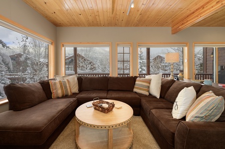 A spacious sectional to relax after a long day of skiing. This couch pulls out for extra sleeping space. A spacious sectional to relax after a long day of skiing. This couch pulls out for extra sleeping space. 