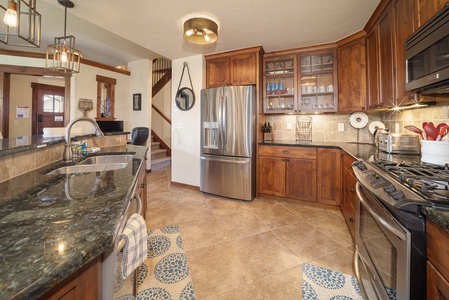 Gourmet  spacious kitchen