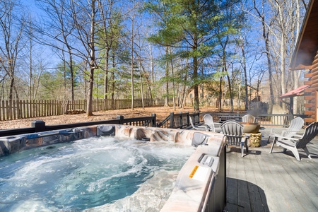 Lake Ridge - Back Deck Hot Tub