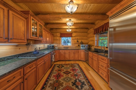 Saddle Lodge - Kitchen with Gas Cooktop