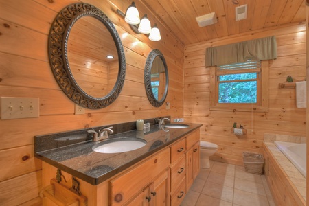 Stoney Creek Retreat - Upper Level Primary Bathroom