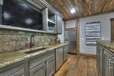 A Stoney River - Lower Level Fully Equipped Kitchen