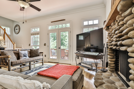 Bear Pause Cottage - Living Room